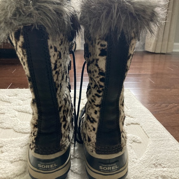 Sleek Joan of Arctic Animal Print, Sz 6 - Picture 3 of 7